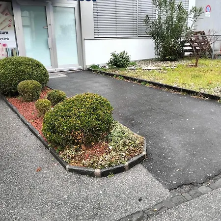 Business And Jacouzzi In Лозана